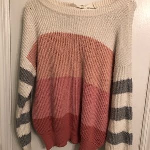 Size small cute sweater with bow on the back!